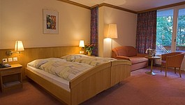 Parkhotel Quellenhof  Triple Room