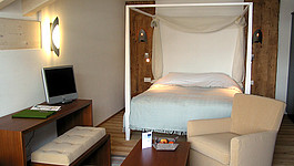 Mirabeau Hotel & Residence JUNIOR SUITE WITH CANOPY BED